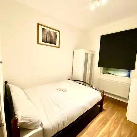 Entire One Bedroom Flat In Central Appartamento