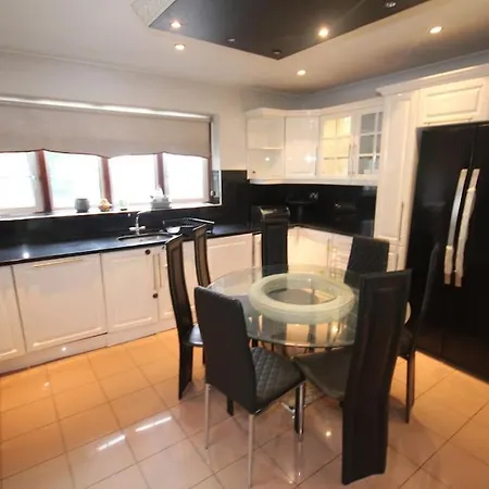 Holiday home High Gable House -four Bedrooms