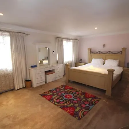 Holiday home High Gable House -four Bedrooms *
