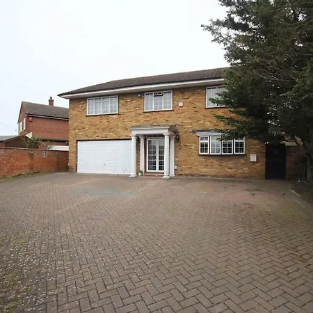 Holiday home High Gable House -four Bedrooms *