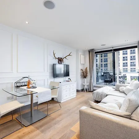 Chelsea Harbour Living * London