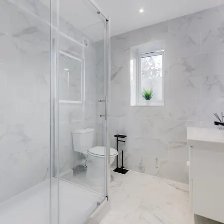 Modern 1 Bed - Nine Elms, Battersea *