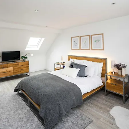 Contemporary 5 Bedroom With Garden North Finchley * London