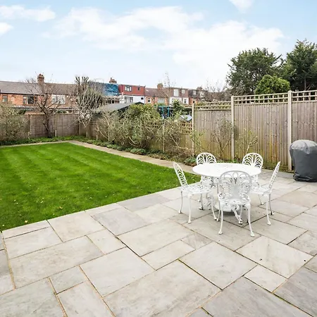 Holiday home Contemporary 5 Bedroom With Garden North Finchley London