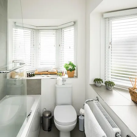 Contemporary 5 Bedroom With Garden North Finchley Holiday home London