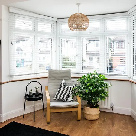 Holiday home Contemporary 5 Bedroom With Garden North Finchley London