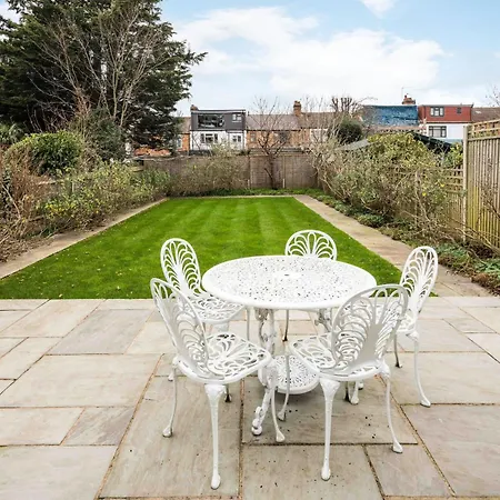 Holiday home Contemporary 5 Bedroom With Garden North Finchley