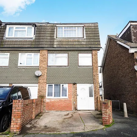 Apartment Spacious, 4 Bed, Garden, Parking, Excel
