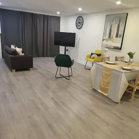 2 Bedrooms 2baths 3toilets Near Excel City Airport O2 Sleeps Up To 5 * London
