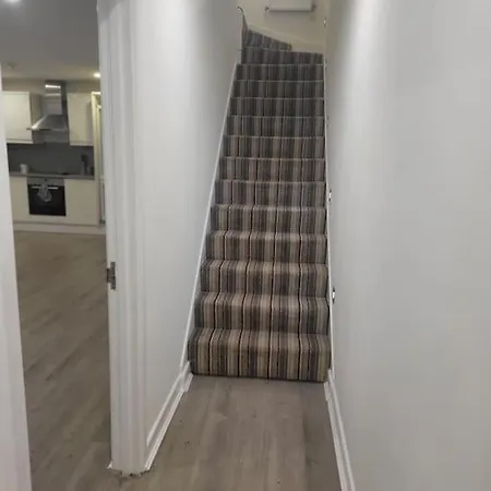 2 Bedrooms 2baths 3toilets Near Excel City Airport O2 Sleeps Up To 5 * London