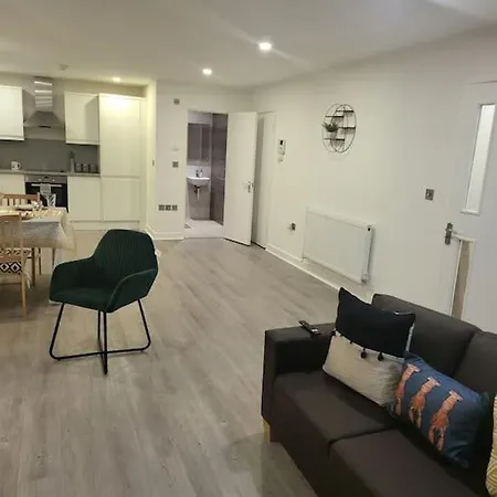 2 Bedrooms 2baths 3toilets Near Excel City Airport O2 Sleeps Up To 5 Apartment London