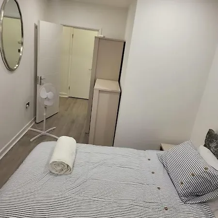 2 Bedrooms 2baths 3toilets Near Excel City Airport O2 Sleeps Up To 5 Apartment London