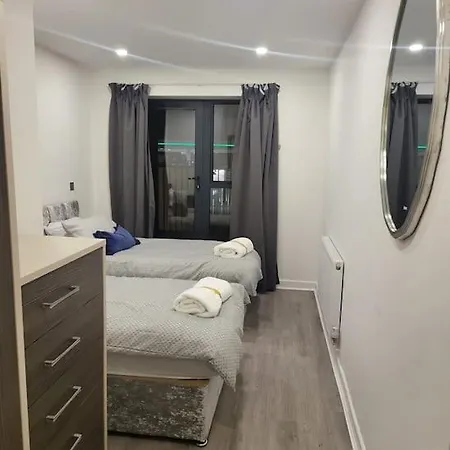 2 Bedrooms 2baths 3toilets Near Excel City Airport O2 Sleeps Up To 5 Londyn
