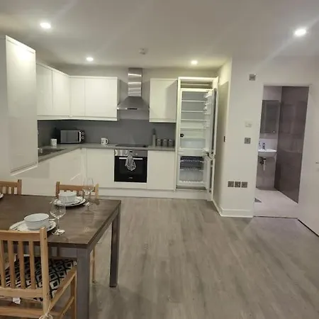 2 Bedrooms 2baths 3toilets Near Excel City Airport O2 Sleeps Up To 5 Londyn