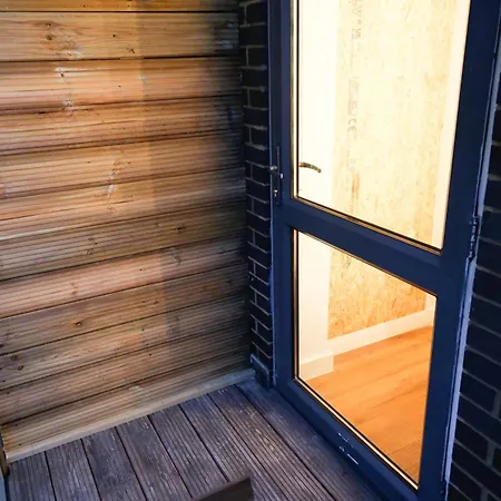 New Luxury In The Heart Of Next To Shops, Cafes, Bars & Metro With Shared Bathrooms * ロンドン
