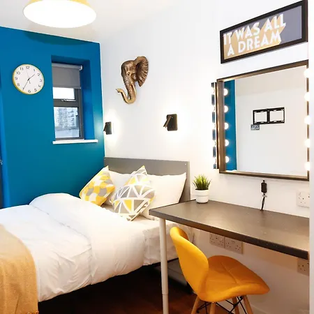 ホームステイ New Luxury In The Heart Of Next To Shops, Cafes, Bars & Metro With Shared Bathrooms
