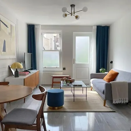 Contemporary Flat In Clerkenwell *