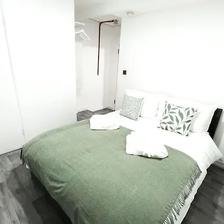 Apartment With Bathroom And Kitchen 20 Minutes From