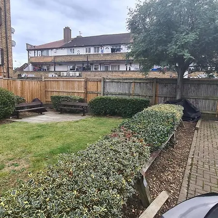 Homestay Stylish Kingsize Bed 1 Stop From Wembley Stadium