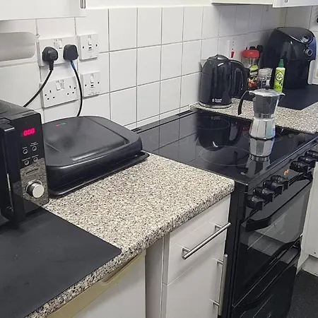 Stylish Kingsize Bed 1 Stop From Wembley Stadium
