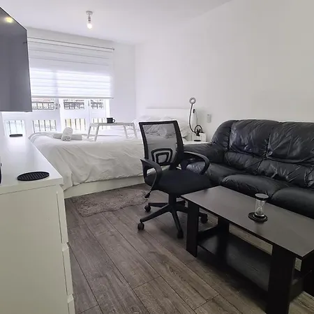 Stylish Kingsize Bed 1 Stop From Wembley Stadium Homestay *