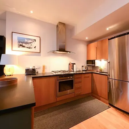 Mr2 - Charming 1 Bed Apartment, Munster Village Apartment London
