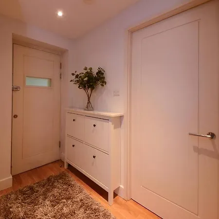 Mr2 - Charming 1 Bed Apartment, Munster Village * London
