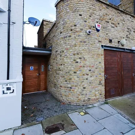 Mr2 - Charming 1 Bed Apartment, Munster Village Apartment London