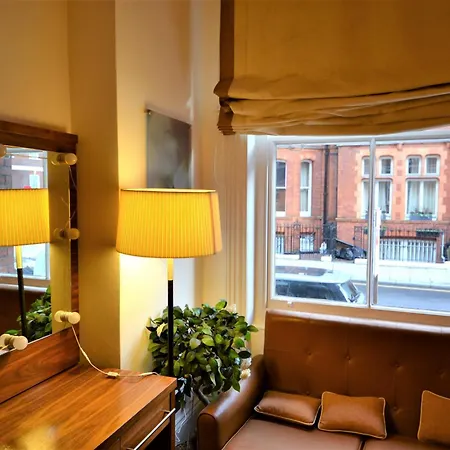 Sloane Square Apartment
