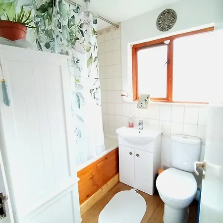 Apartment Away Near Heathrow Airport *
