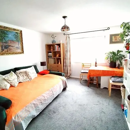 Away Near Heathrow Airport Cowley (Greater London)