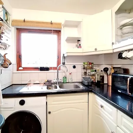 Away Near Heathrow Airport Apartment *