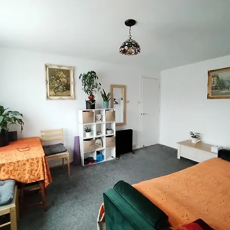 Apartment Away Near Heathrow Airport Cowley (Greater London)