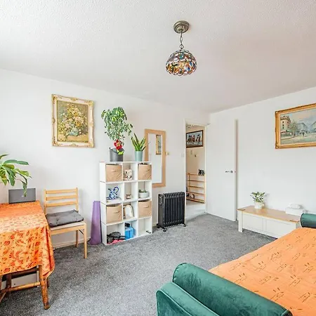 Away Near Heathrow Airport Apartment *
