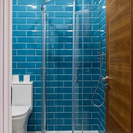 Edgware Road Apartment *