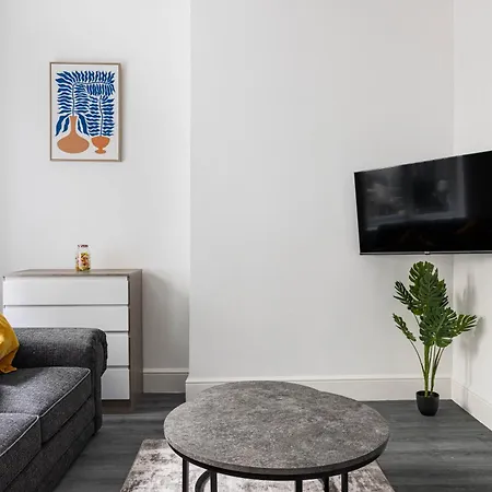 Edgware Road Apartment *