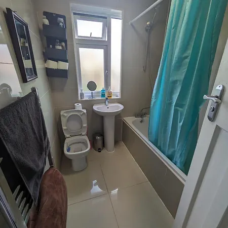 Cosy Relaxing 4 Bed With 2 Parking Space Apartment