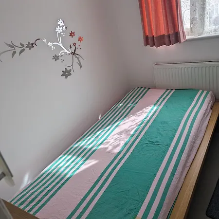 Cosy Relaxing 4 Bed With 2 Parking Space * Hatch End