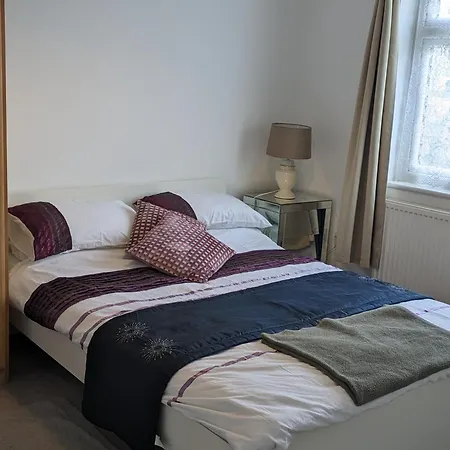 Cosy Relaxing 4 Bed With 2 Parking Space Apartment