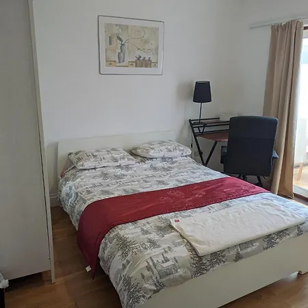 Cosy Relaxing 4 Bed With 2 Parking Space *