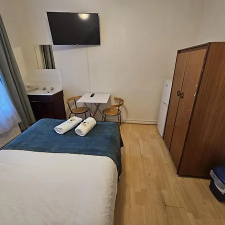 Bruce Guest house London