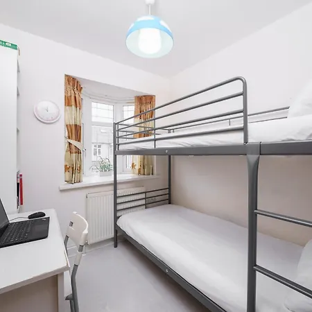 Barking Haven Retreat - Airport - Parking - Train Station