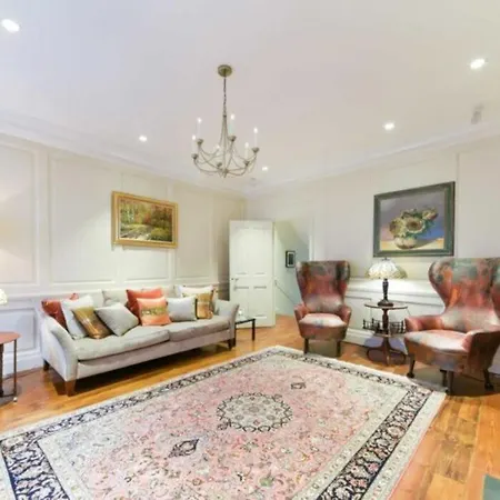 Royal Regency - Sleeps 8 Apartment