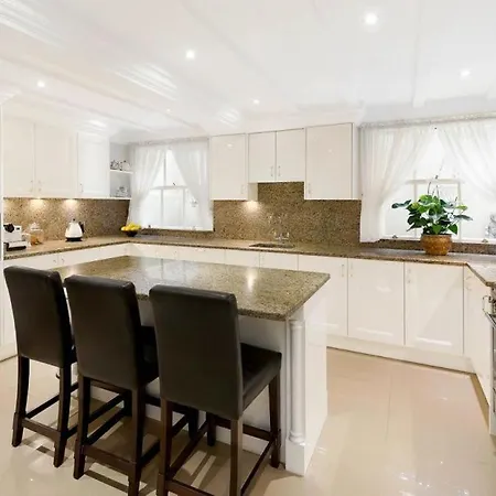 Royal Regency - Sleeps 8 Apartment