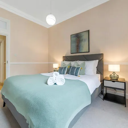 Apartment Spectacular 3 Bed In Berkeley Sq Mayfair London