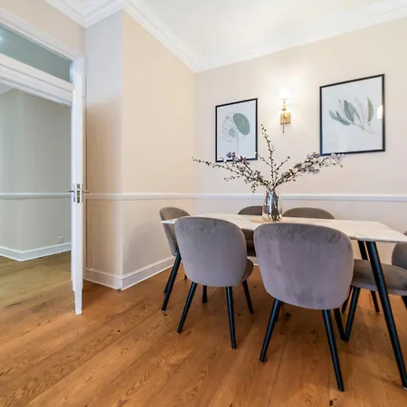 Spectacular 3 Bed In Berkeley Sq Mayfair London