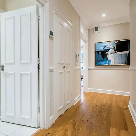 Spectacular 3 Bed In Berkeley Sq Mayfair Apartment