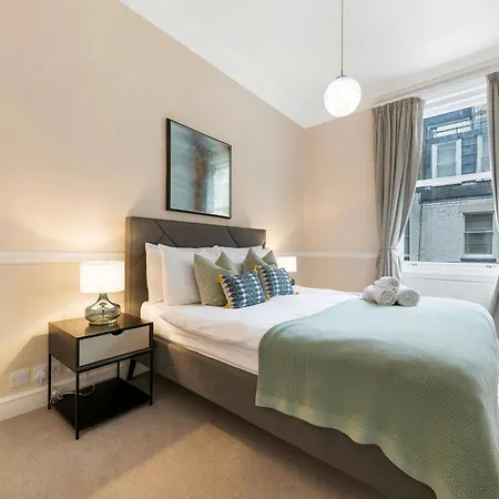 Spectacular 3 Bed In Berkeley Sq Mayfair Apartment *
