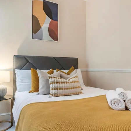 Spectacular 3 Bed In Berkeley Sq Mayfair Apartment London
