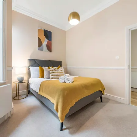 Spectacular 3 Bed In Berkeley Sq Mayfair